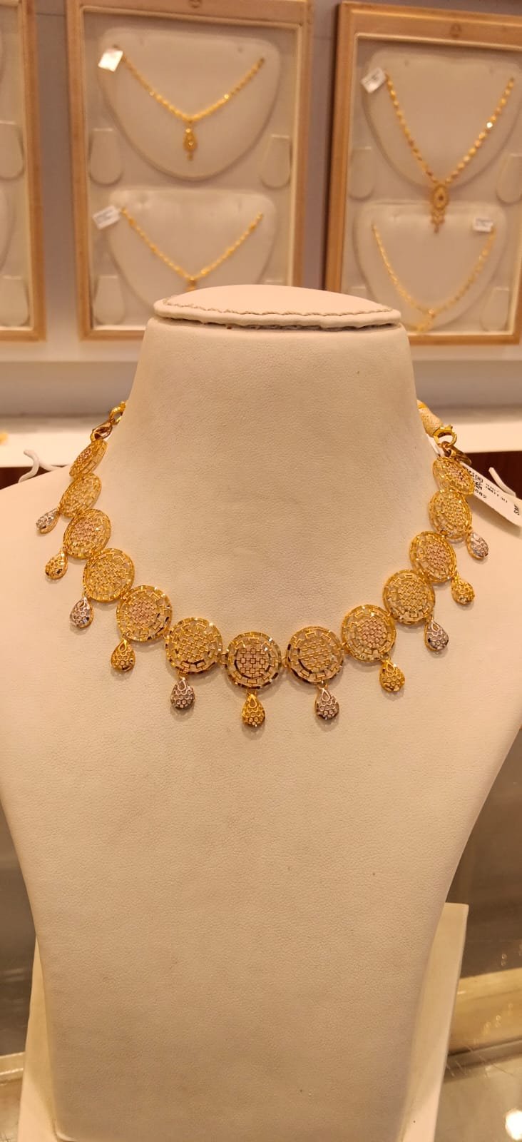 Neckles 